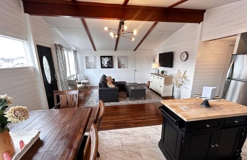 Andover House | Perfect for couples retreat, family friendly and quilters!