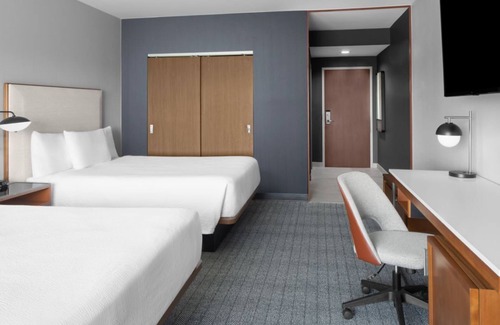 Oldsmar Hotel | Perfect for Families! 4 Queen Rooms with Wi-Fi, Gym Access & Outdoor Pool!