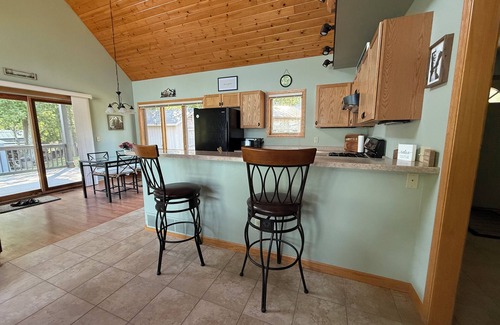 Aitkin Cabin | Perfect for Families & Groups, Kayaks, Canoe, Firepit, Grill, on Diamond Lake