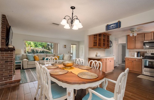 Clearwater House | ⭐️Perfect for Families & Groups⭐️7mi-Beach/DWTN🏖 BBQ⭐️Fire-Pit⭐️Dogs Welcome!