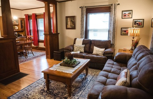 Winterset House | Perfect for Families, Friends, and Getaways!