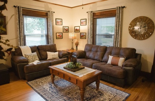 Winterset House | Perfect for Families, Friends, and Getaways!