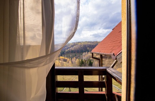 Moieciu Villa | Perfect for - intimate wedding, a college reunion, birthday party & hikes.