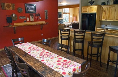Rossland House | Perfect for larger groups, fantastic view to Red Mountain
