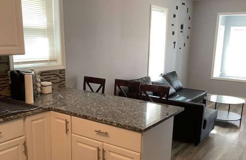 Waukegan House | Perfect for Navy Graduates, leisure, business