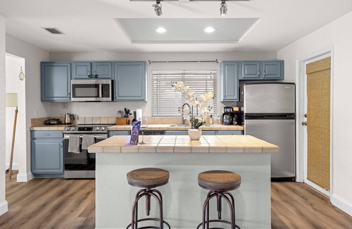 Bay Crest Park House | Perfect for Relaxation and Fun – Pool, Cozy Porch, and Prime Location!
