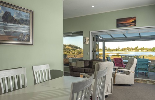 Tairua House | Perfect for the golfer or the family beach holiday