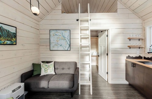 Anchorage Cabin | Perfect for two, this cozy retreat offers all you need for an Eklutna Valley getaway