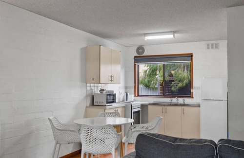 Port Fairy House | Perfect for your beach holiday, you are only a stone's throw to the Port Fairy East Beach