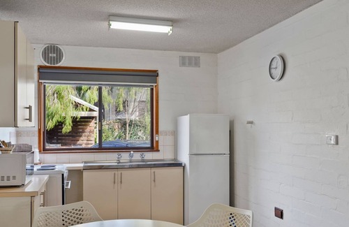 Port Fairy House | Perfect for your beach holiday, you are only a stone's throw to the Port Fairy East Beach