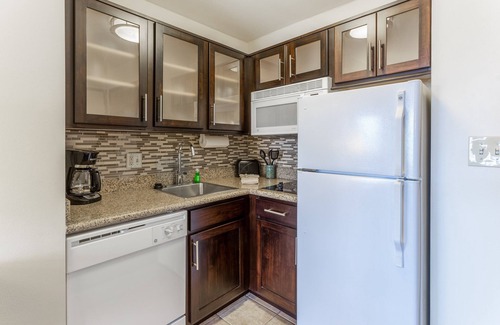 Davenport Condo | Perfect for Your Next Stay | Free Breakfast, Free Wi-Fi, Indoor Pool