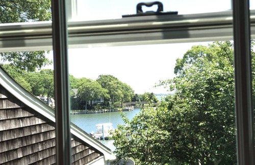 East Marion Apartment | Perfect Getaway Apartment For Couples or Single Travelers