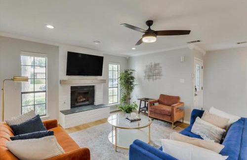 Plano House | Perfect Getaway Home w 5 Bedrooms & Backyard Oasis