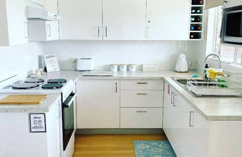 Long Jetty House | Perfect getaway on the Central Coast nGreat location on the Lake, close to beach