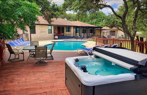 West Oak Hill House | Perfect Getaway! Private Pool, Hot Tub & Dog Run 15 Min to Downtown - CITY VIEWS