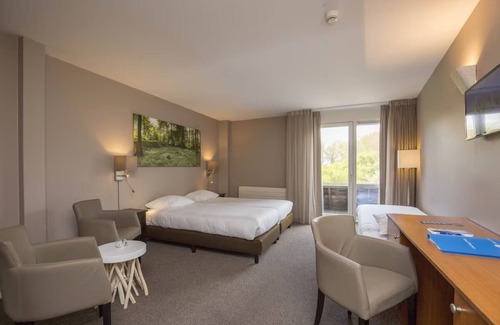 Velsen-Zuid Hotel | Perfect Getaway with On-Site Dining, Scenic Views, and Beautiful Outdoor Trails