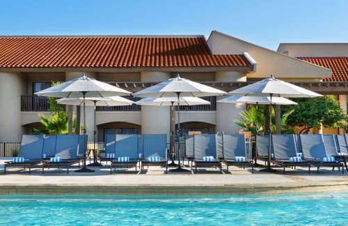 Boerne House | Perfect Golfer's Haven: High-End Resort With Championship On-site Course