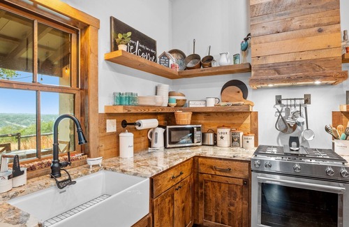 Fredericksburg House | Perfect Hill Country home, sleeps 8, hot tub