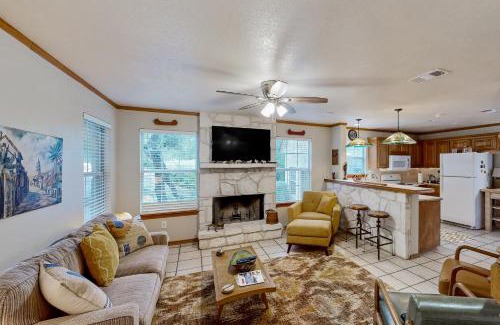 Spring Branch House | Perfect Hilltop Perch