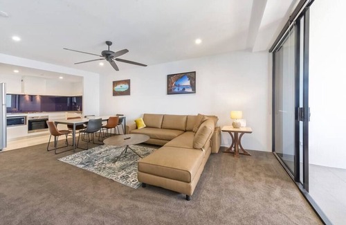Surfers Paradise Apartment | Perfect holiday central to everything Ocean views