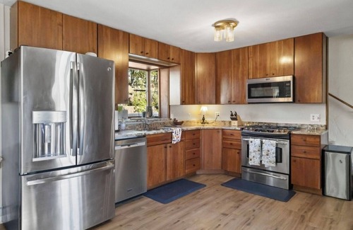 New Castle House | Perfect home in New Castle! Mother-in-law suite, huge deck, music studio, & more