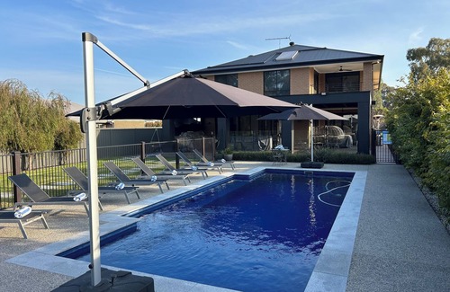 Bundalong House | Perfect home oasis by the Murray, 90 meters from water front with swimming pool