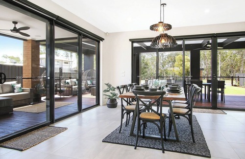 Bundalong House | Perfect home oasis by the Murray, 90 meters from water front with swimming pool