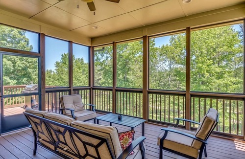 Sand Ridge House | Perfect House For Groups - 4 Suites, 8 Beds, 5 TVs