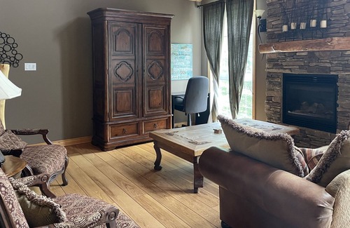 Wasagaming Cottage | Perfect in the Park - In Riding Mountain National Park
