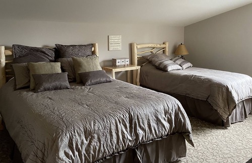 Wasagaming Cottage | Perfect in the Park - In Riding Mountain National Park