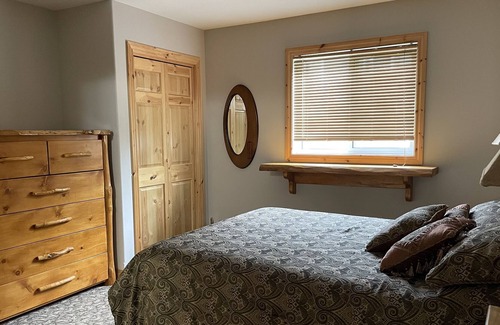 Wasagaming Cottage | Perfect in the Park - In Riding Mountain National Park