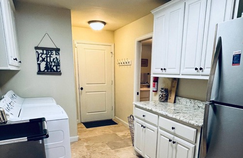 Cedar Creek Reservoir House | Perfect lake escape with friends and family - activities and easy lake access!