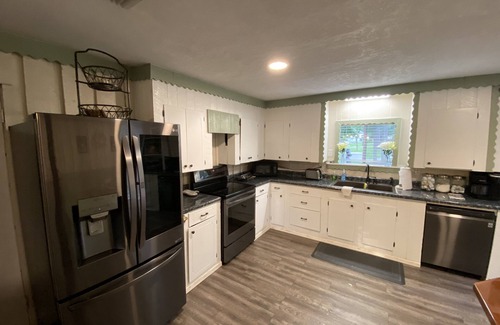 Wood County House | Perfect Lake Experience to Fish, Ski, Shop & Eat