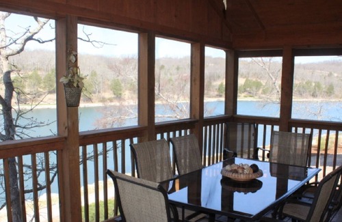 Reeds Spring Cabin | Perfect Lakefront Lodge with Beautiful Ozark Mountain View’s!
