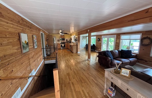 Danville House | Perfect Lakeside Retreat for Families and Friends, 8beds, Lake & Dock Access