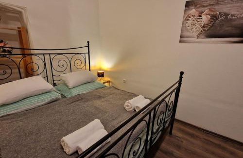 Belso-Ferencvaros Apartment | Perfect located flat with gametable