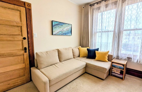 Russian Hill Apartment | Perfect Location - 4BD,1BA - Restored Redwood Home of SF Artists