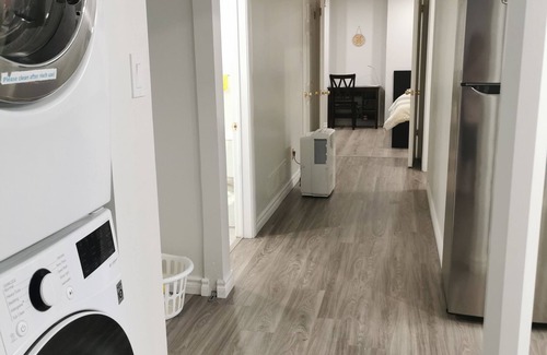 Hurontario Apartment | Perfect location comfort private house lower level 2 bedroom