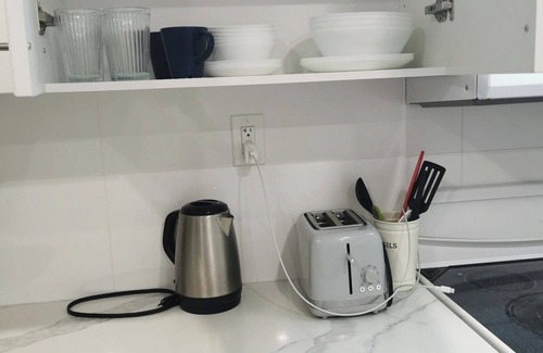 Hurontario Apartment | Perfect location comfort private house lower level 2 bedroom