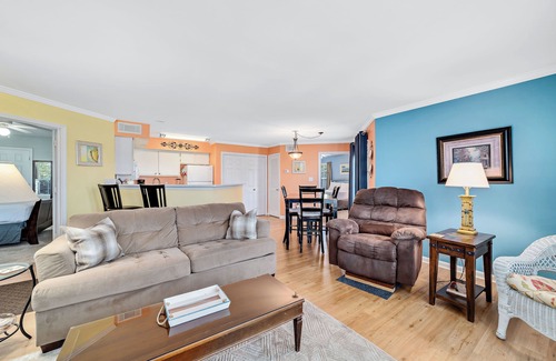 Gulf Shores Apartment | Perfect Location for Ball Tournaments with Pool