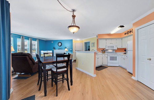Gulf Shores Apartment | Perfect Location for Ball Tournaments with Pool