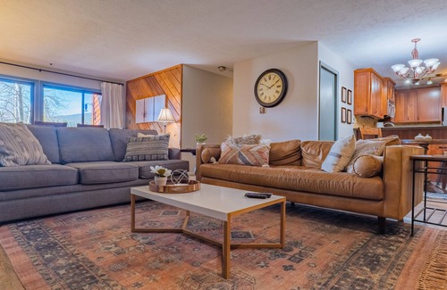 Historic District Condo | Perfect location in heart of Breck, base of peak 9, walking distance to Main St
