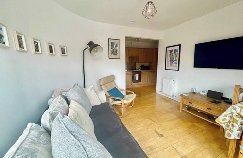 North West Apartment | Perfect Location in Heart of Glasgow West End! | Pass the Keys