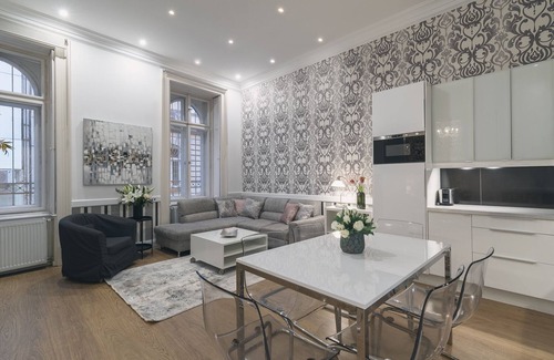 Erzsebetvaros Apartment | Perfect location in the market/art/nightlife district! Beautifully decorated!
