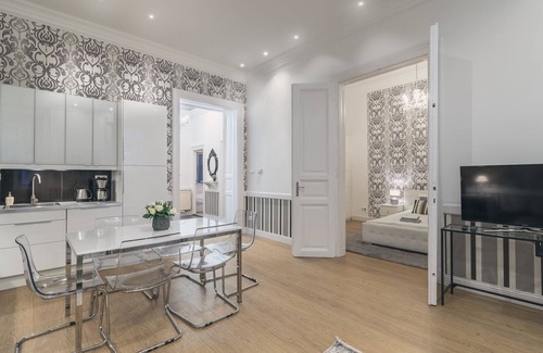 Erzsebetvaros Apartment | Perfect location in the market/art/nightlife district! Beautifully decorated!