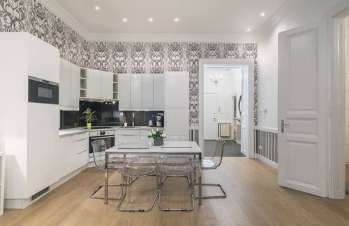 Erzsebetvaros Apartment | Perfect location in the market/art/nightlife district! Beautifully decorated!