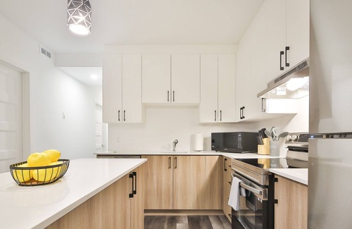 De Lorimier Apartment | Perfect Location | Must Stay | Clean | Parking - Super host on Airbnb