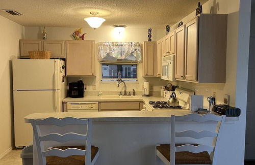 Belvedere House | PERFECT LOCATION-SPACIOUS VILLA W USE OF NEW GOLF CART CLOSE TO SUMTER LANDING.