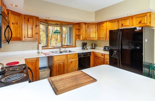 North Troy House | Perfect Location. Ski in Ski out on Village Chair