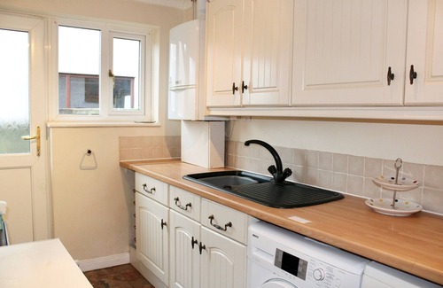 Bodmin House | Perfect Location To Discover Cornwall Family Dog Friendly Bungalow in Bodmin